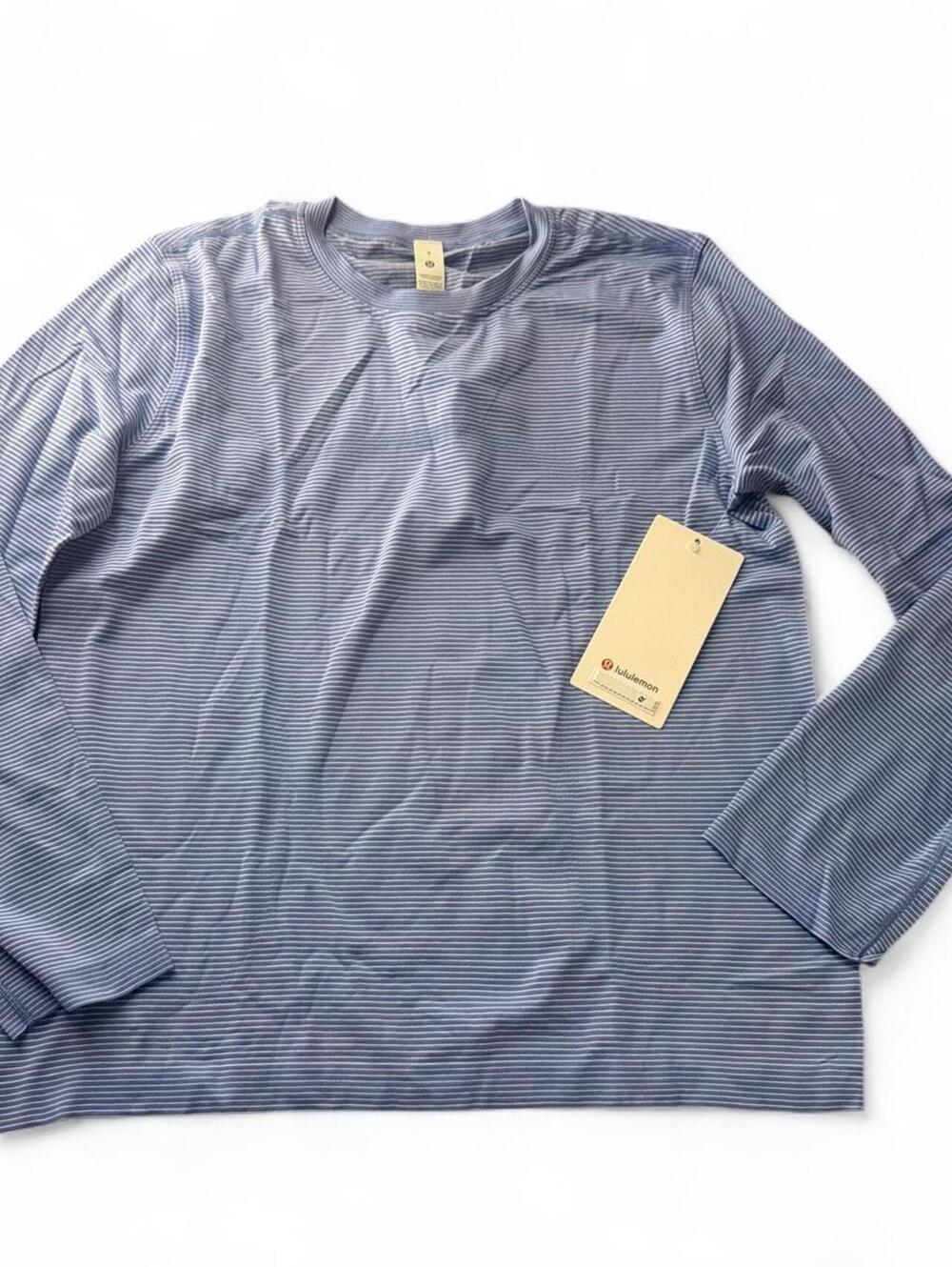 Lululemon Women's Blue and Purple Shirt